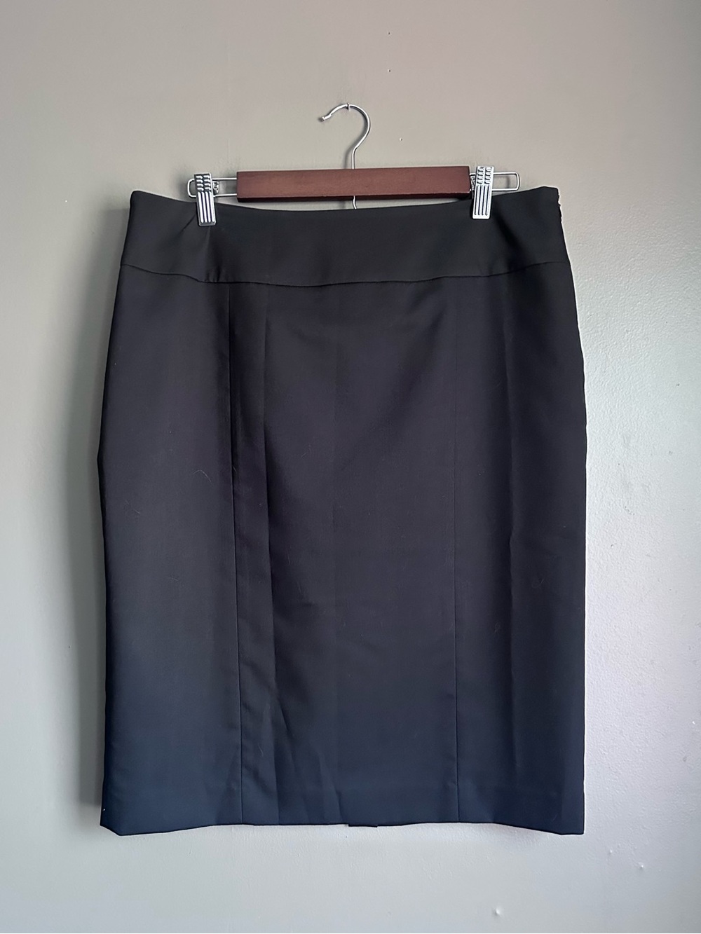 Jones New York Classic Black Pencil Skirt – Women’s Size 12